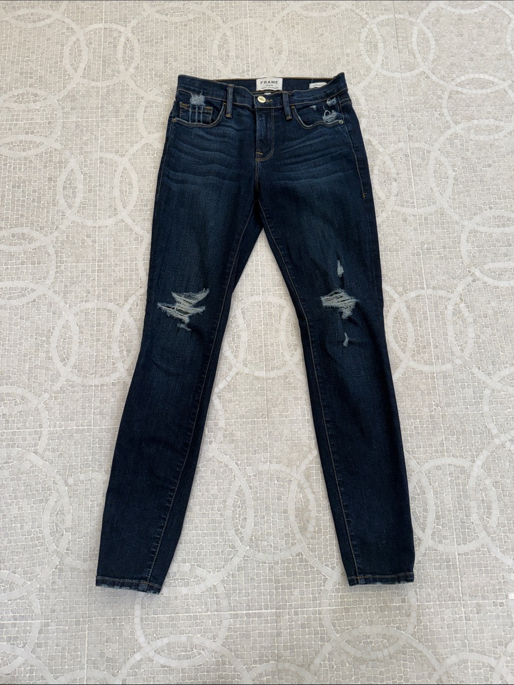 Frame Denim Le Skinny de Jeanne in Wriley Wash